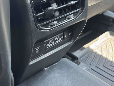 Certified 2023 Jeep Grand Cherokee Limited w/ Luxury Tech Group II AWD/4WD image 12