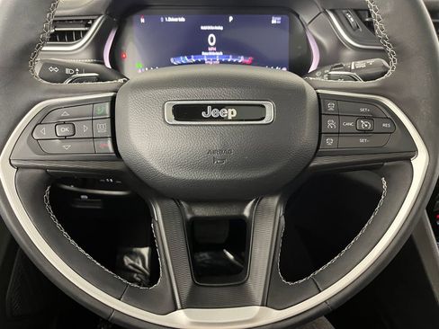 Used 2023 Jeep Grand Cherokee Altitude AWD/4WD image 31