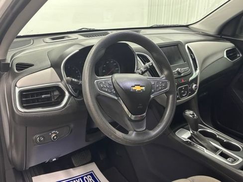 Used 2020 Chevrolet Equinox LS w/ LS Convenience Package FWD image 16