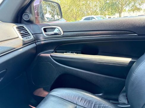 Used 2018 Jeep Grand Cherokee Limited image 21