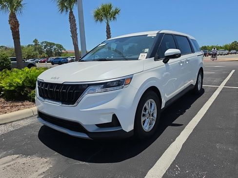 Used 2023 Kia Carnival LX FWD image 6