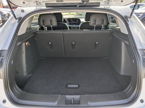Certified 2025 Chevrolet Trax LT w/ LT Convenience Package FWD image 30