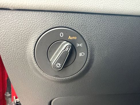 Certified 2022 Volkswagen Taos SE FWD image 16