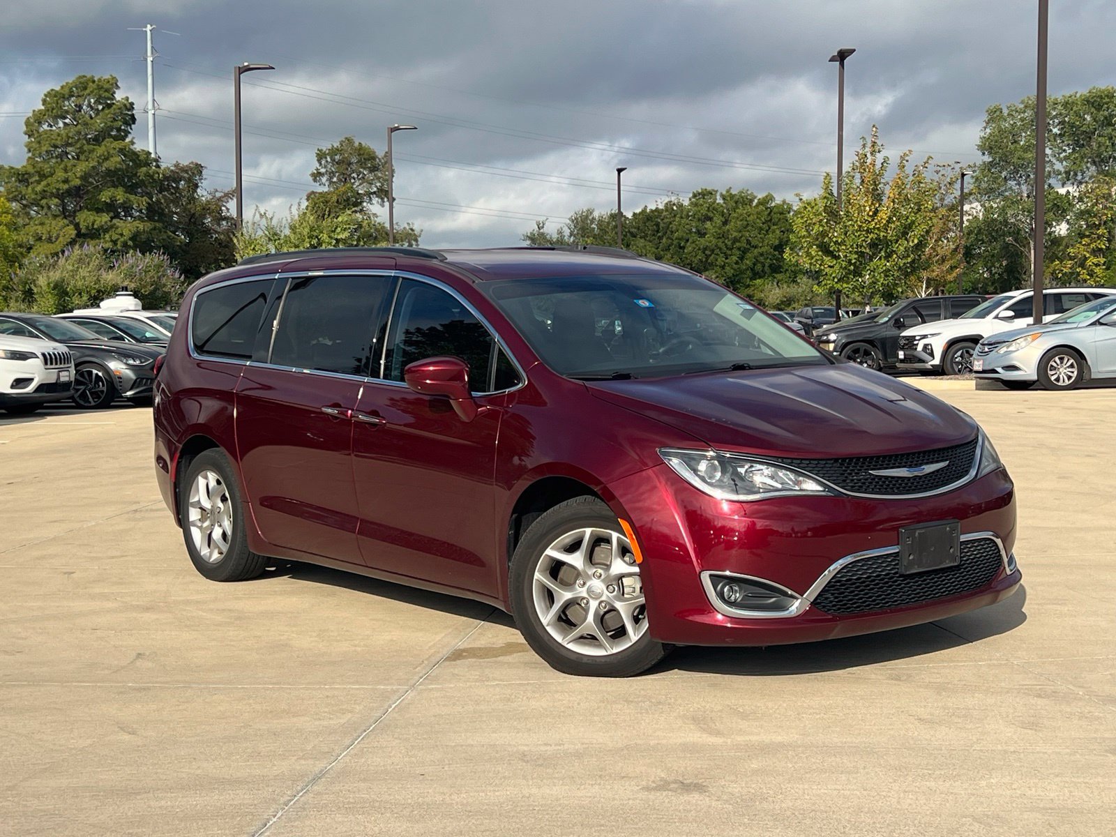 Used 2018 Chrysler Pacifica Touring Plus w/ Tire & Wheel Group FWD image 1