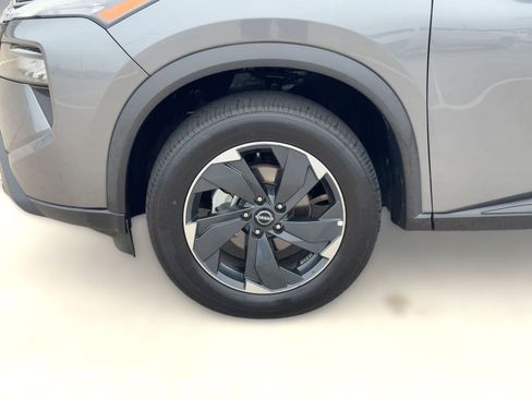 Used 2024 Nissan Rogue SV image 12