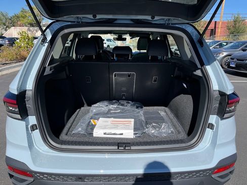 New 2025 Volkswagen Taos SE image 25