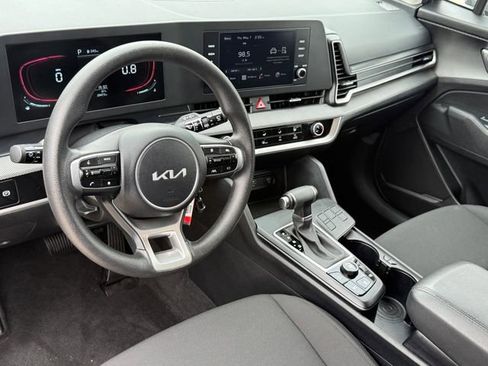 Used 2025 Kia Sportage LX FWD image 9