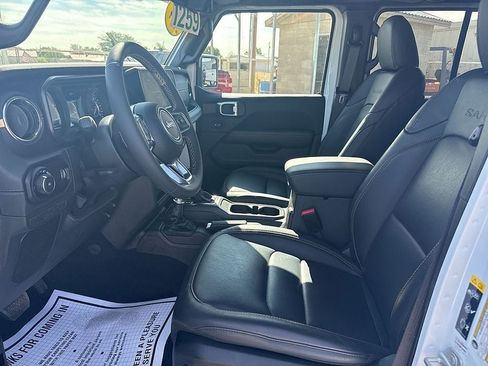 Used 2024 Jeep Wrangler Sahara image 9