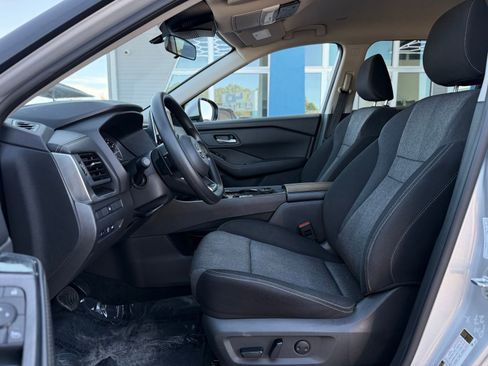 Used 2024 Nissan Rogue SV image 13