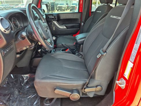 Used 2018 Jeep Wrangler Unlimited Rubicon w/ Connectivity Group AWD/4WD image 17