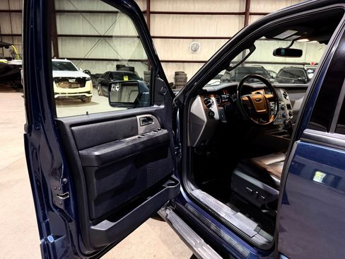 Used 2015 Ford Expedition XLT w/ Equipment Group 201A RWD image 12