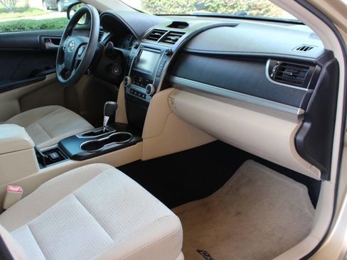 Used 2012 Toyota Camry LE image 25