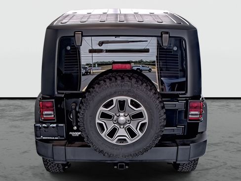 Used 2017 Jeep Wrangler Rubicon w/ Power Convenience Group AWD/4WD image 3
