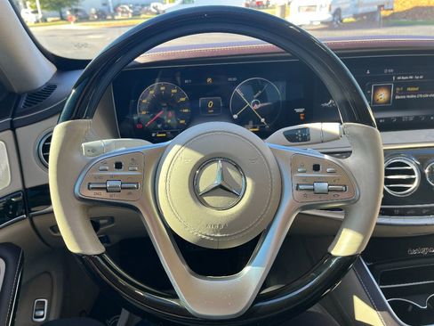 Used 2020 Mercedes-Benz S 560 4MATIC Sedan image 37