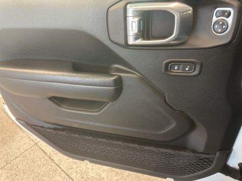 Used 2024 Jeep Wrangler Willys image 8