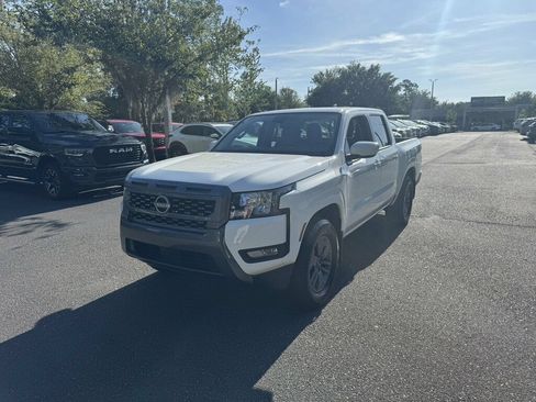 Used 2025 Nissan Frontier SV w/ SV Convenience Package RWD image 1