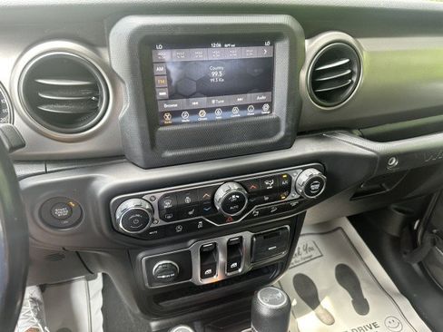 Used 2020 Jeep Wrangler Sport AWD/4WD image 14