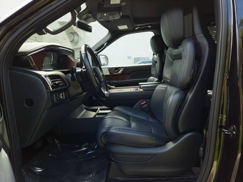 Used 2023 Lincoln Navigator Reserve image 11
