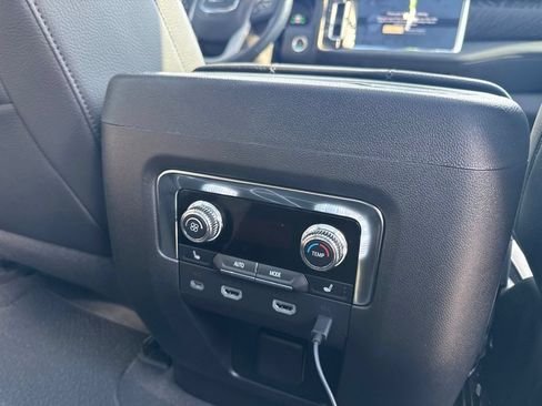 Used 2024 GMC Yukon Denali w/ Advanced Technology Package AWD/4WD image 21