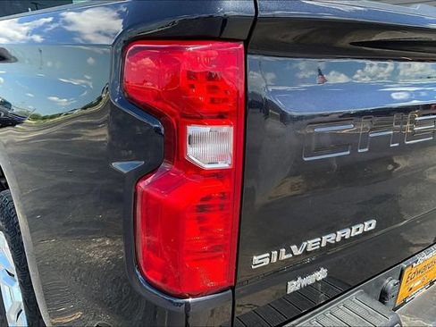 Used 2023 Chevrolet Silverado 1500 LT w/ Z71 Off-Road Package AWD/4WD image 23