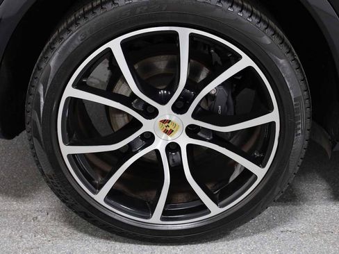 Used 2022 Porsche Cayenne image 37