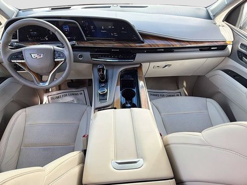 Used 2022 Cadillac Escalade Sport Platinum w/ Heavy-Duty Trailer Package AWD/4WD image 17