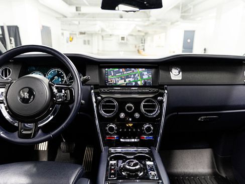 Used 2020 Rolls-Royce Cullinan image 32