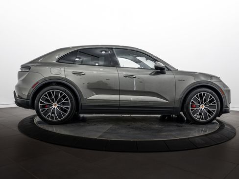 Certified 2025 Porsche Macan 4S Electric AWD/4WD image 8