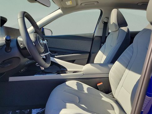 Certified 2025 Hyundai Elantra Limited FWD image 21