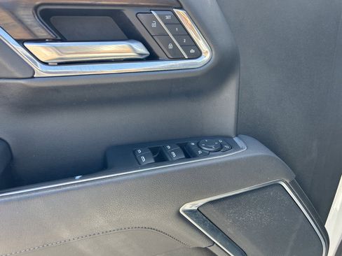 Used 2025 GMC Sierra 1500 SLT image 10