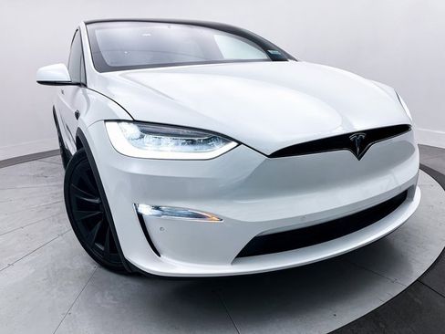 Used 2022 Tesla Model X Plaid image 3