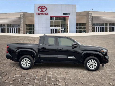 Certified 2025 Toyota Tacoma SR5 image 9