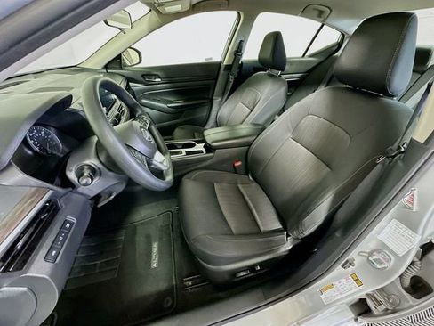 Used 2024 Nissan Altima 2.5 SV image 12
