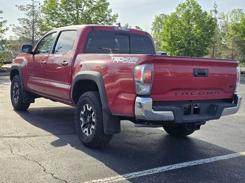 Certified 2023 Toyota Tacoma TRD Off-Road AWD/4WD image 5