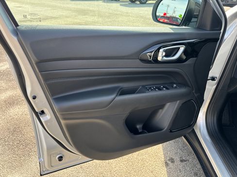 New 2026 Jeep Compass Latitude image 10