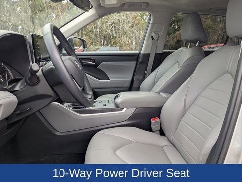 Used 2022 Toyota Highlander XLE image 14