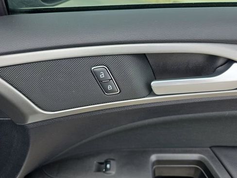 Used 2020 Ford Fusion SE image 6