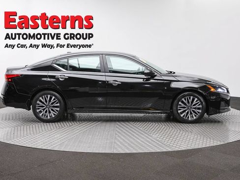 Used 2023 Nissan Altima 2.5 SV FWD image 4