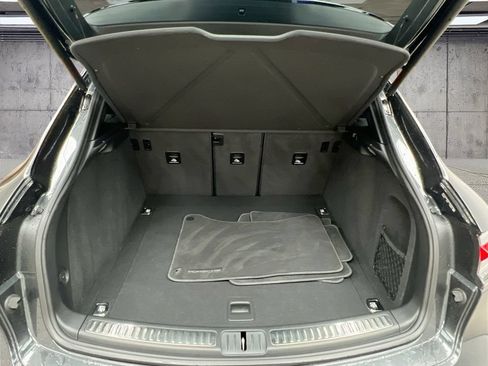 Certified 2023 Porsche Macan S AWD/4WD image 28