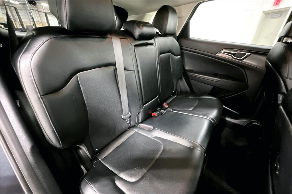 Used 2023 Kia Sportage EX FWD image 32