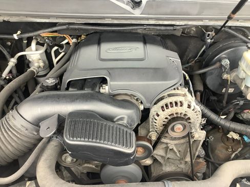 Used 2011 Cadillac Escalade Luxury image 9