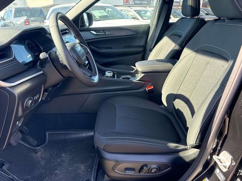 New 2025 Jeep Grand Cherokee Laredo X image 18