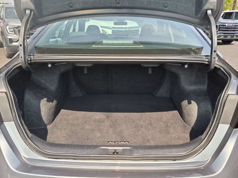 Used 2025 Nissan Altima 2.5 SV FWD image 28