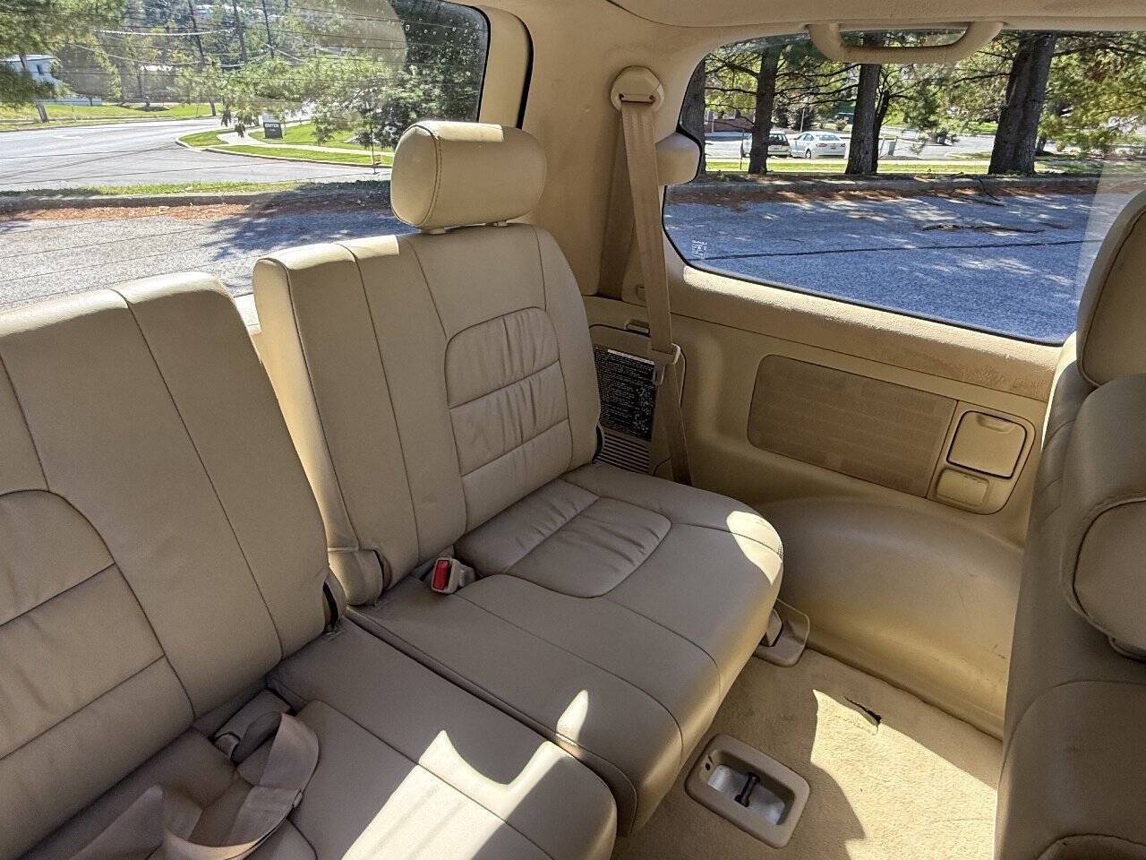 Used 2005 Lexus LX 470 4WD w/ Preferred Accessory Pkg image 54