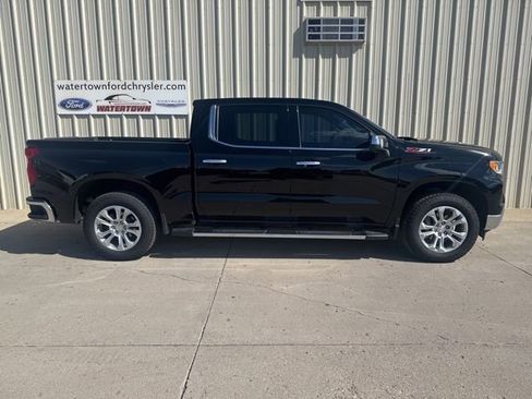 Used 2022 Chevrolet Silverado 1500 LTZ AWD/4WD image 1