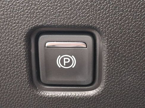 Used 2025 Chevrolet Blazer LT AWD/4WD image 23