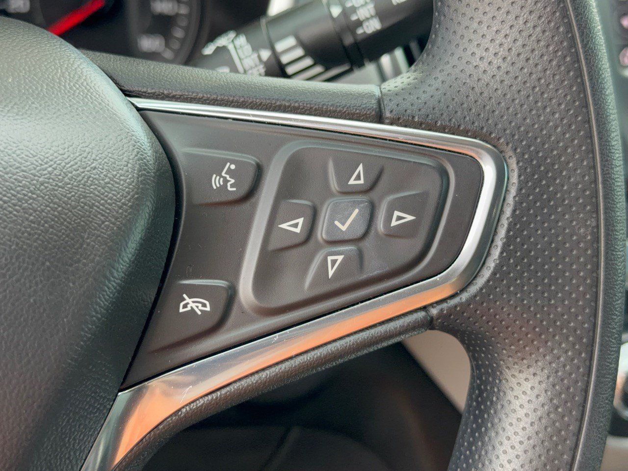 Used 2024 Chevrolet Equinox LS w/ LS Convenience Package FWD image 19