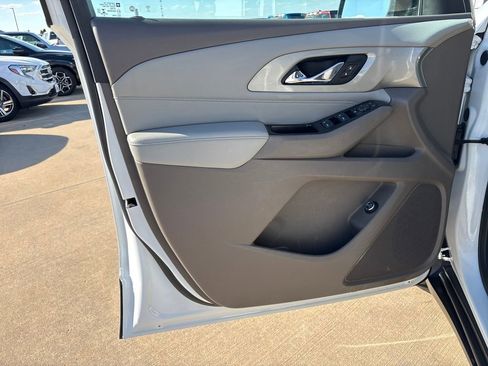 Used 2020 Chevrolet Traverse LT image 25