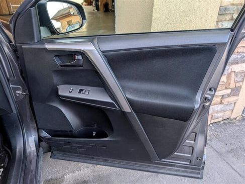 Used 2017 Toyota RAV4 LE image 27