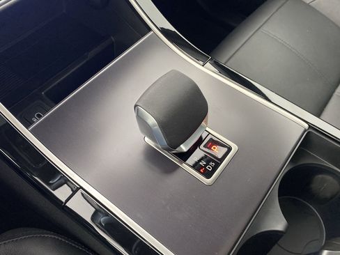 Used 2026 Land Rover Range Rover Velar Dynamic SE image 16